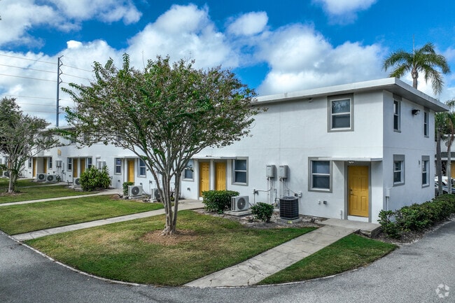 Photo - Palmetto on West