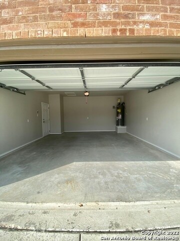 Photo - 1102 Burek Cross