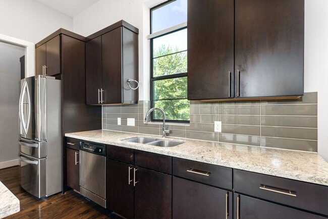 Photo - 1705 Weber St