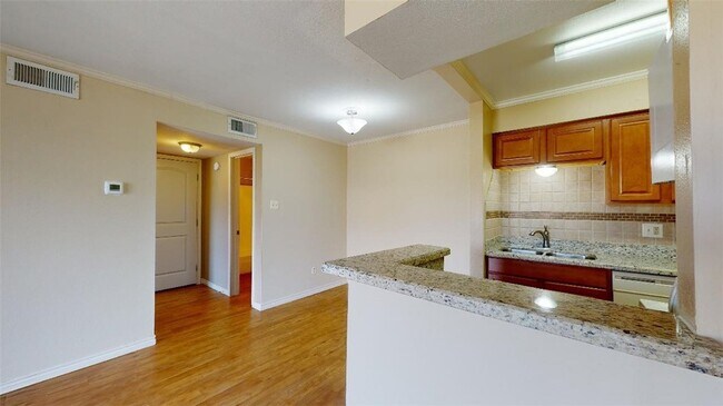 Photo - 904 University Oaks Blvd Unidad 1