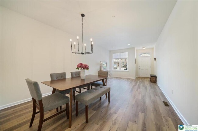 Photo - 358 Redclover Ln