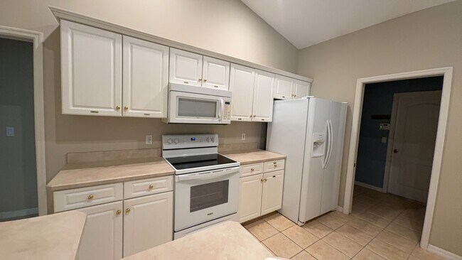 Photo - 124 Foxhall Ln
