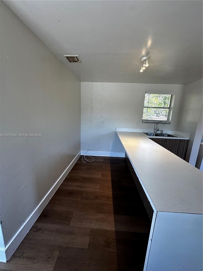 Photo - 5903 N Miami Ave Unidad 5903