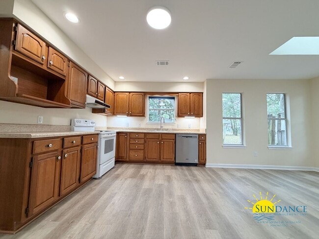 Photo - 3 Bedroom Home in sought-after Poquito Bayou with Boat Ramp Access!