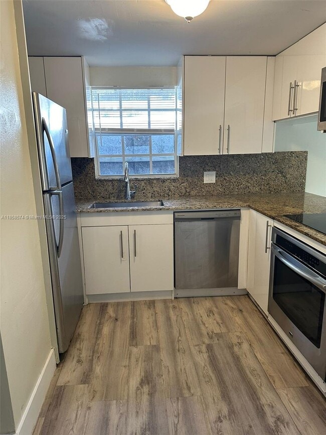 Building Photo - 2135 Taylor St Rental