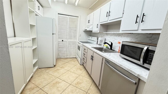 Photo - 240 Lakeview Dr Unit 306