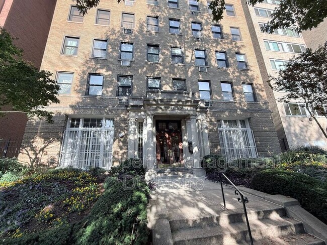 Building Photo - 1316 New Hampshire Ave NW Unit #702
