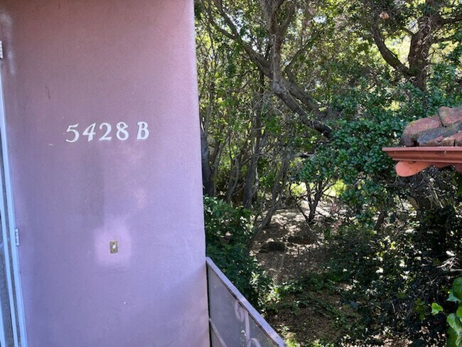 Photo - 5428 Claremont Ave Unidad 5428B Claremont Ave.