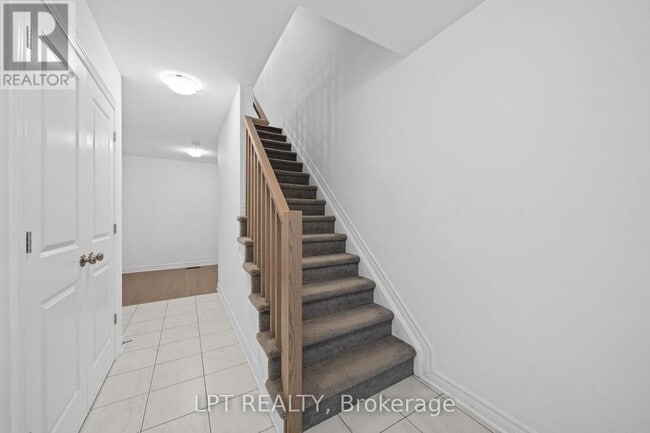 Photo - 42 Verglas Ln.