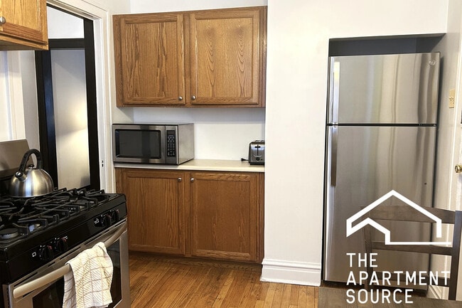 Building Photo - 1911 W Larchmont Ave Unit 1A Rental
