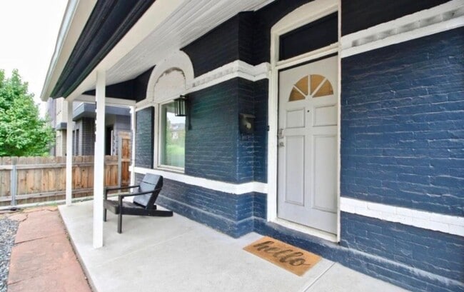 Photo - 3251 Lawrence St
