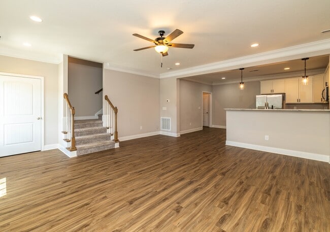 Photo - 338 Broadberry Ave