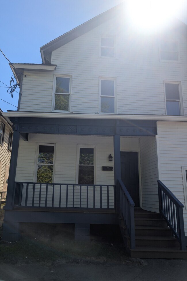 Photo - 502 Marion St