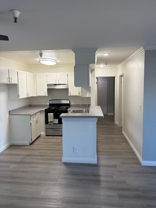 5811 Tujunga Ave Unit 115