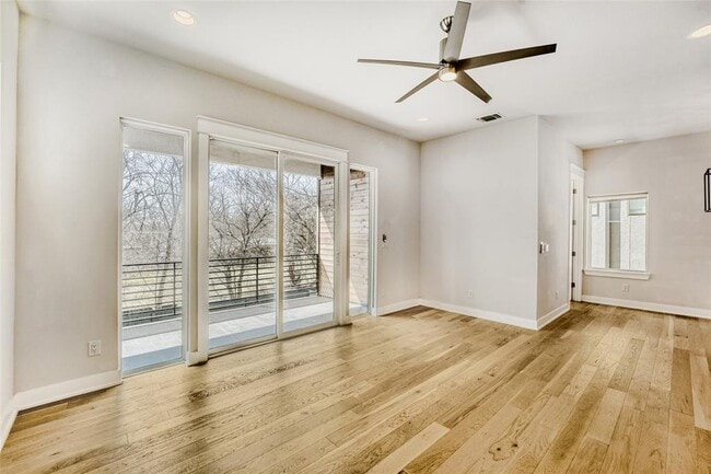 Photo - 5002 Pecan Springs Rd