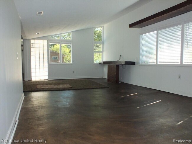 Photo - 23861 Longacre St