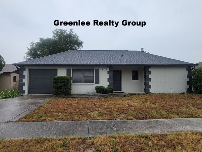 Building Photo - Don't miss this 2 Bed/ 1 Bath home in Holiday Lake Estates!