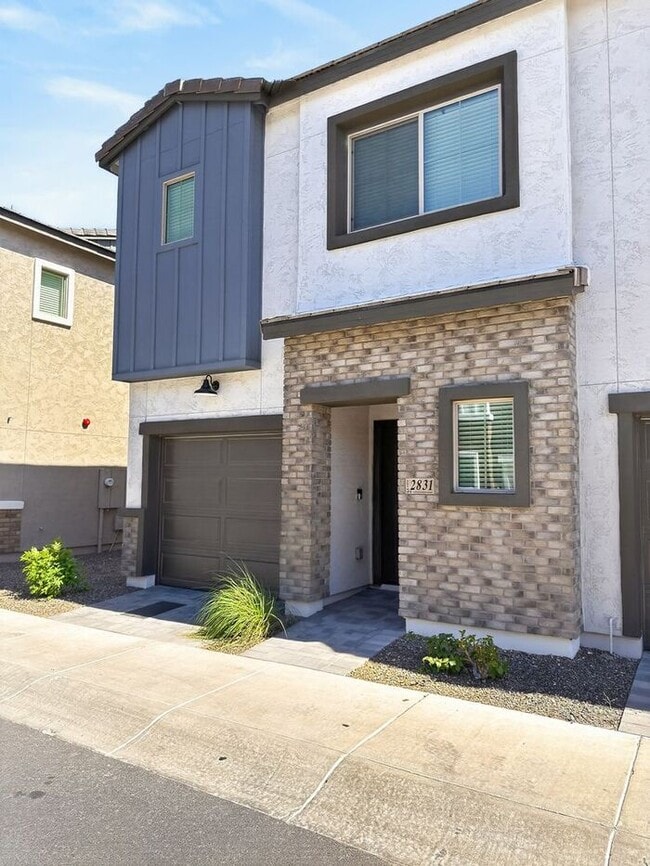 Photo - Stunning New 3Beds/2.5Bath Townhome in Phoenix, AZ!