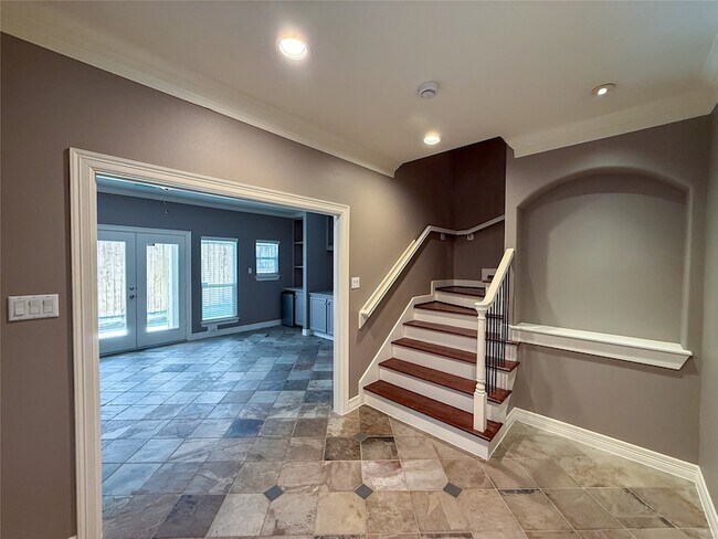 Photo - 621 Hartman St