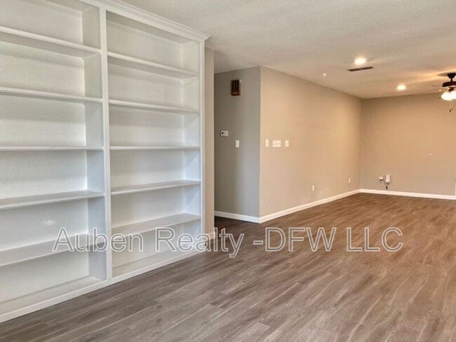 Photo - 206 Honey Bee Dr