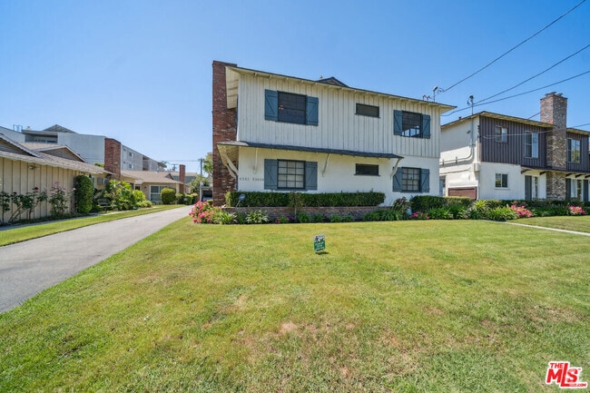 Building Photo - 5301 Vantage Ave Unit 5301 1/2 Rental