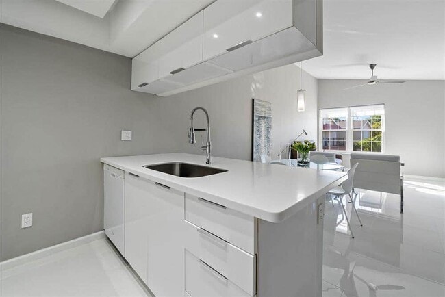 Photo - 119 Waterside Dr