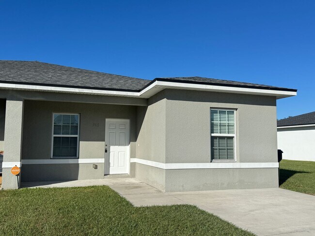 Photo - BEAUTIFUL 3 Bd/ 2 Ba DUPLEX!