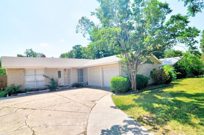 Building Photo - 1412 West Shore Dr