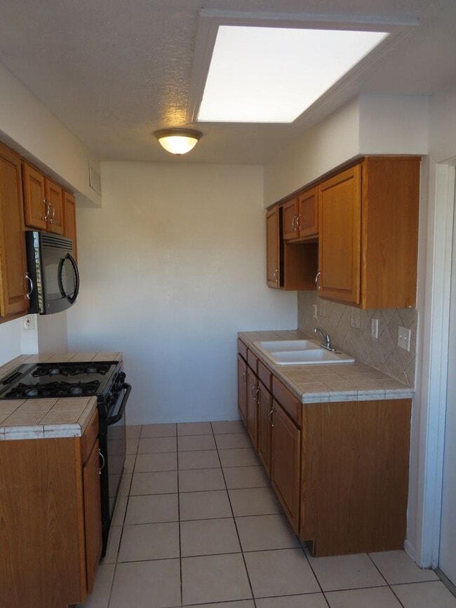 Photo - 10052 Kenworthy St