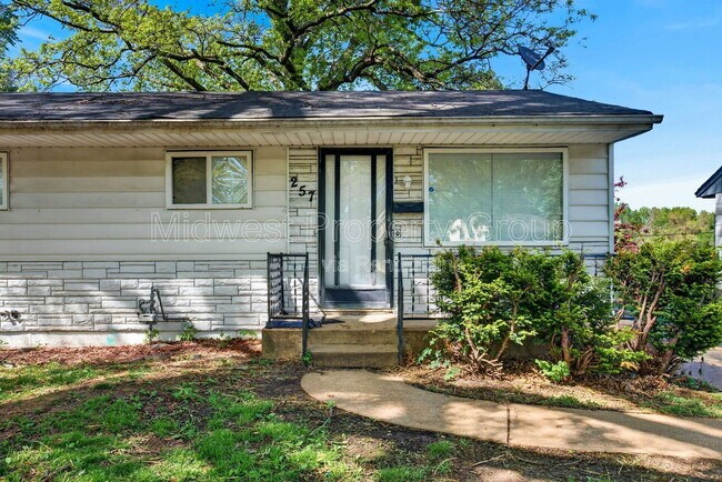 Photo - 257 Glen Garry Rd