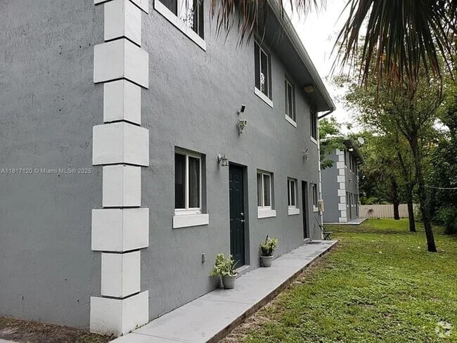 Building Photo - 14000 NE 2nd Ave Unit 14004 Rental