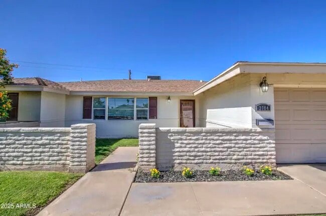 Building Photo - 2704 S Terrace Rd