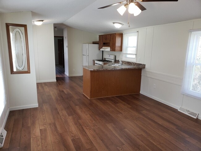 Photo - 205 Cross Dr