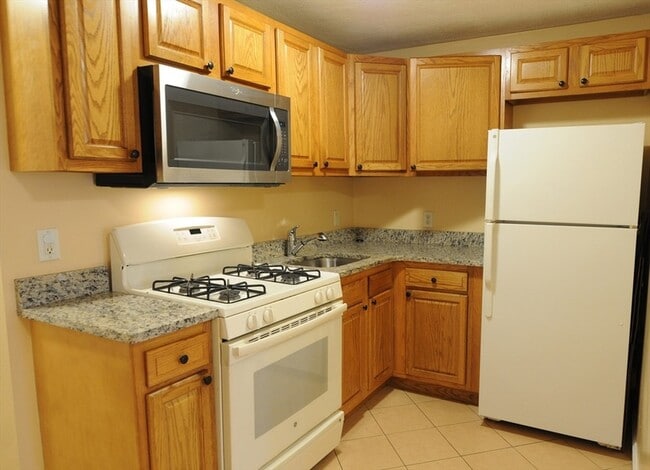 Building Photo - 102 Orleans St Unit 2