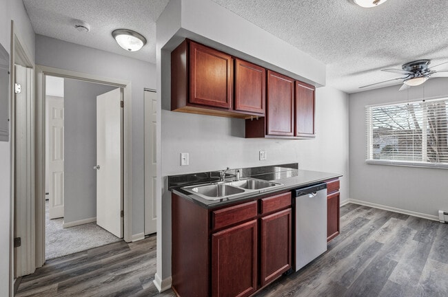 Photo - Rosco Apts-2720 Unit 202