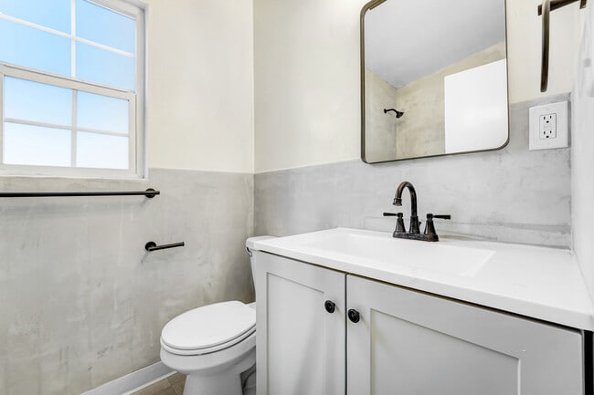 Photo - 12058 Culver Blvd Unidad 12058