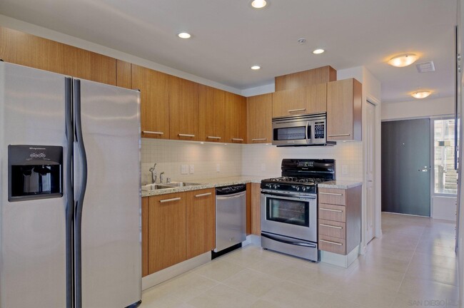 Photo - 825 W Beech St Condo Unit 302