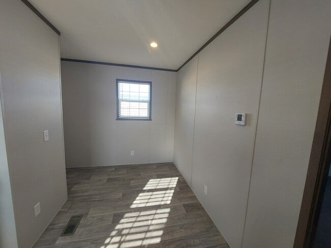 Photo - 154 Friendly St