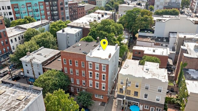 Building Photo - 43 Coles St Unit 3