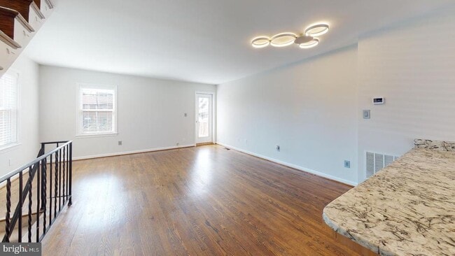 Building Photo - 2029 S Glebe Rd