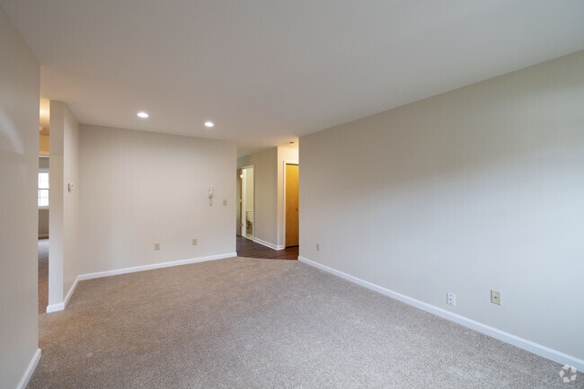 Planta B3 - 2 habitaciones, 1,5 baños - 1049 pies cuadrados - Sala de estar - Dutch Village Apartments