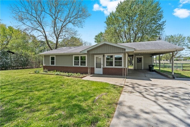 Photo - 1551 N Stephens Ave