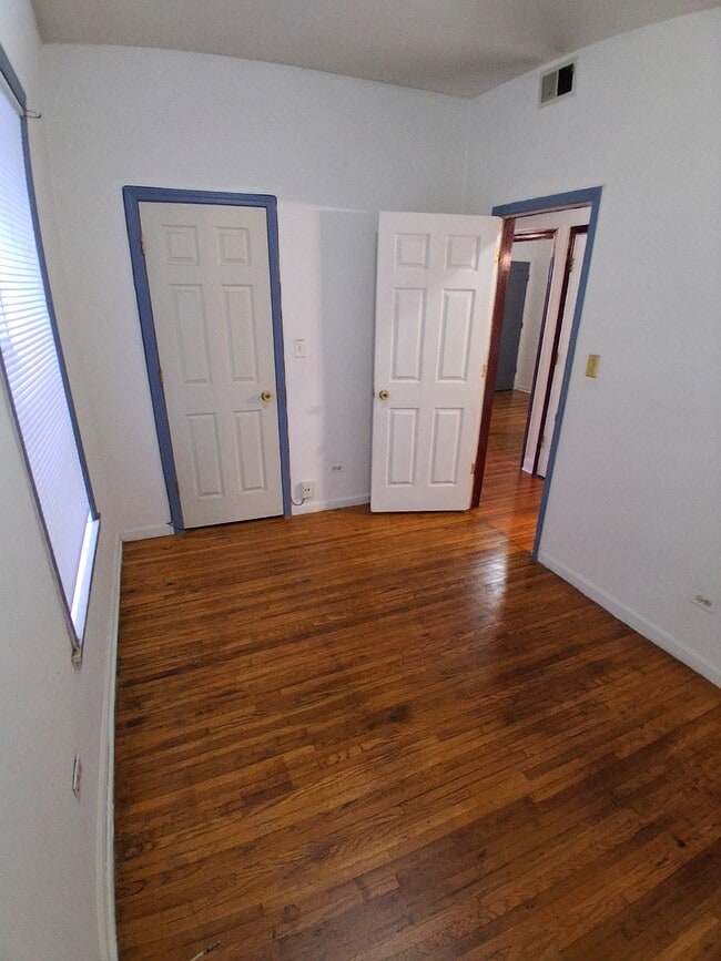 Building Photo - 4743 W Jackson Blvd Unit 1st floor