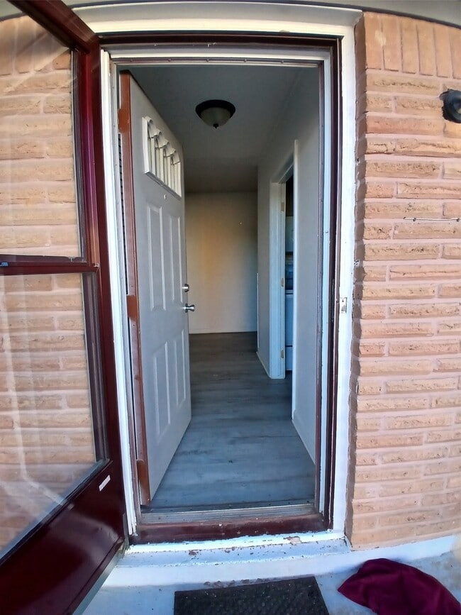 Photo - 121 Roy St