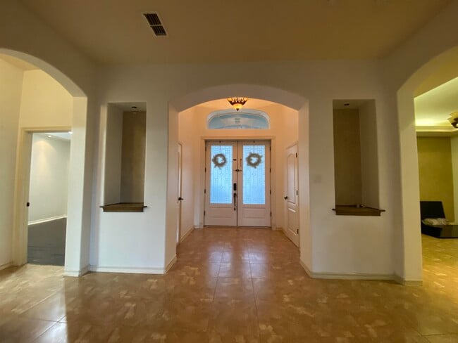 Photo - 1614 Summit Dr