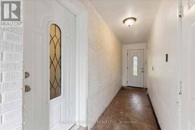 Photo - 1121 Brock St S