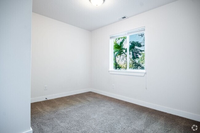 Building Photo - Remodeled 3/2.5 Townhomes