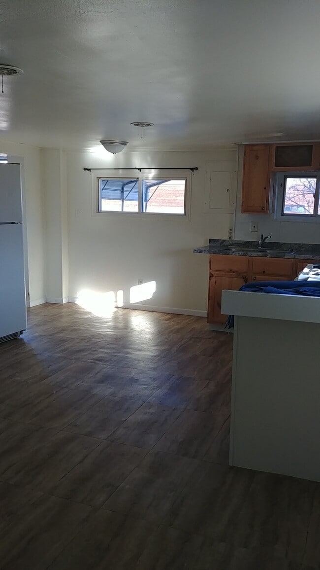 Photo - 300 Avenue C1