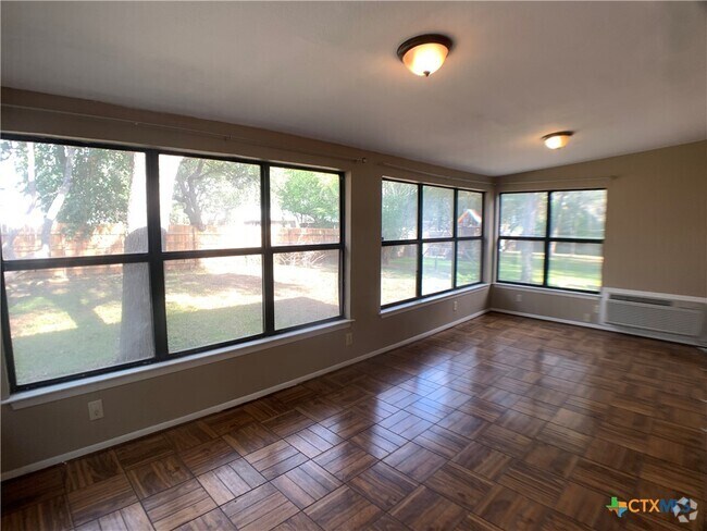 Building Photo - 826 Timber Dr Rental