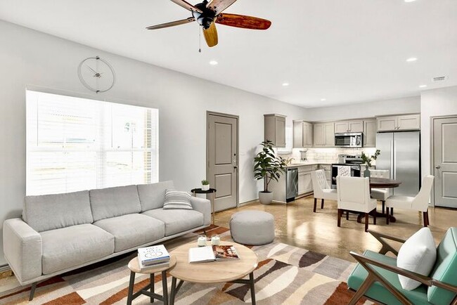 Photo - Luxury 3 Bedroom 2 Bath Townhome in Bullar...